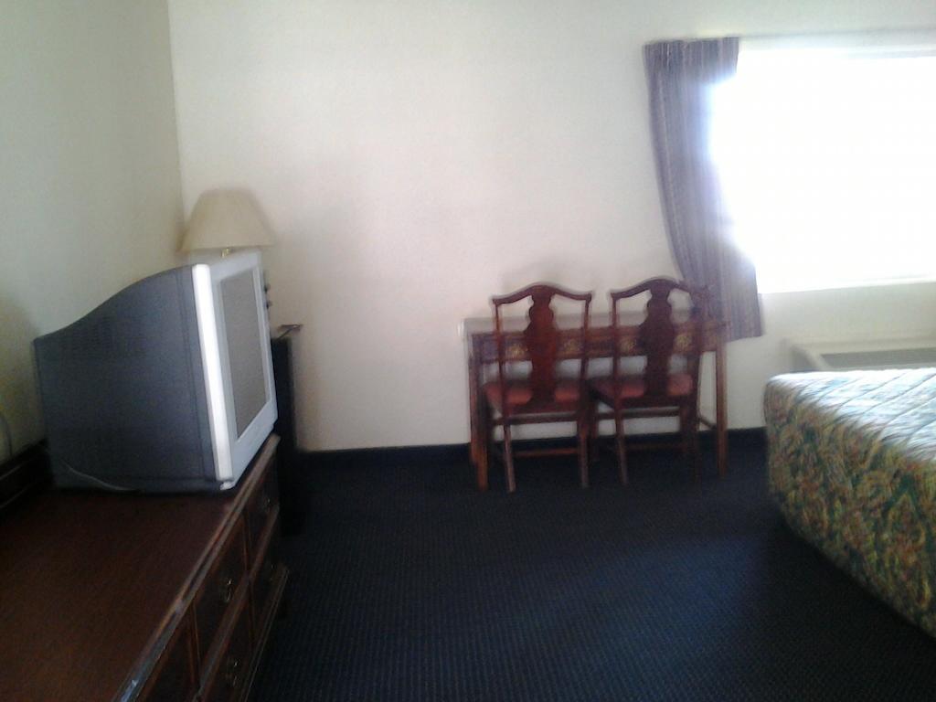Budget Inn Tulare Habitación foto
