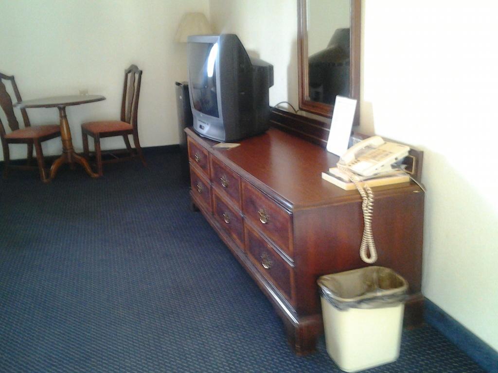 Budget Inn Tulare Habitación foto