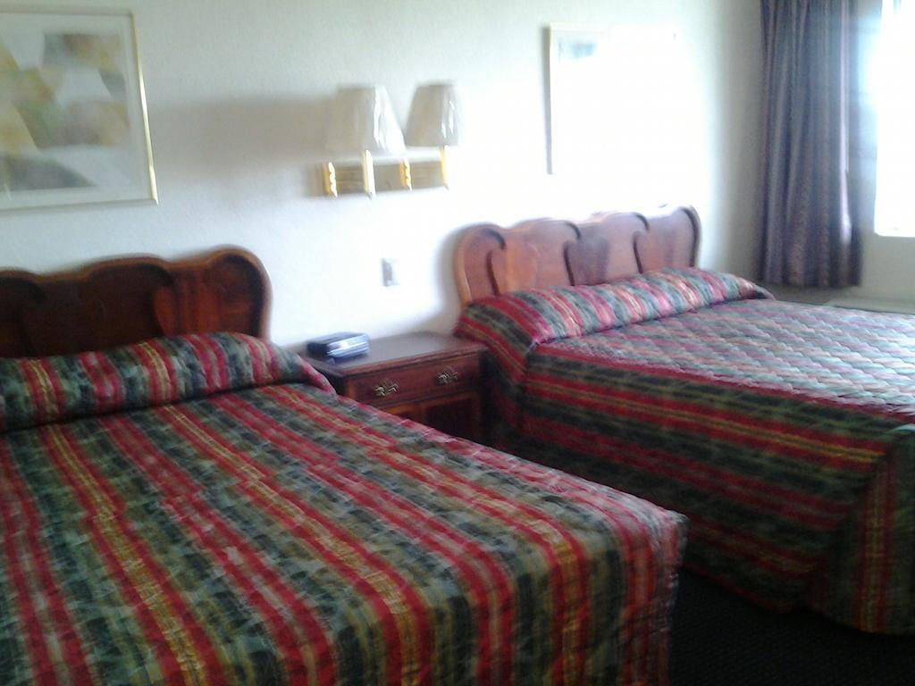 Budget Inn Tulare Habitación foto